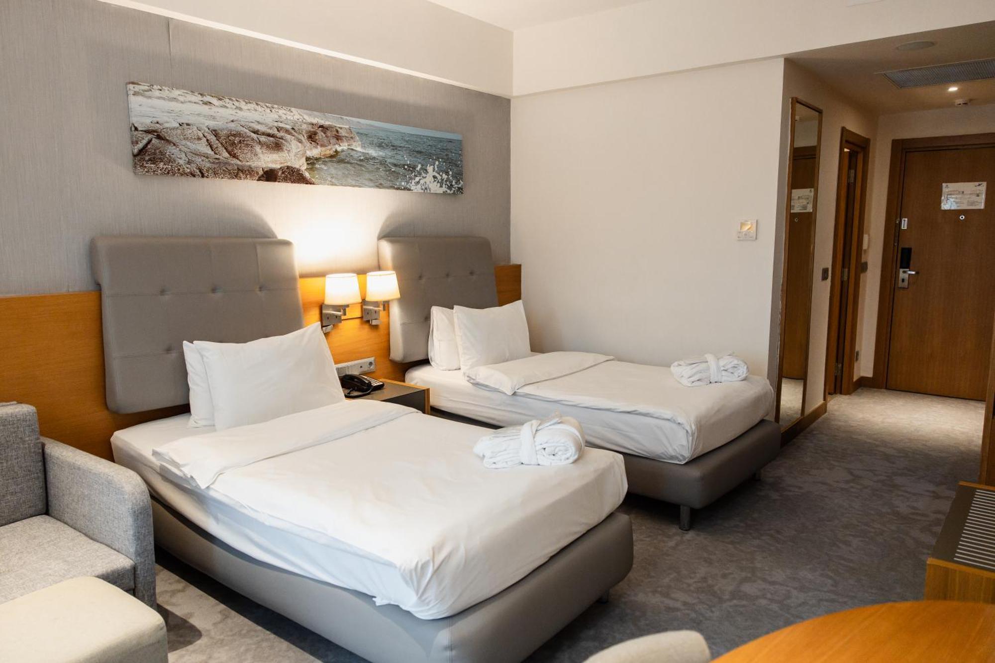 Holiday Inn - Aktau - Seaside By Ihg Екстер'єр фото