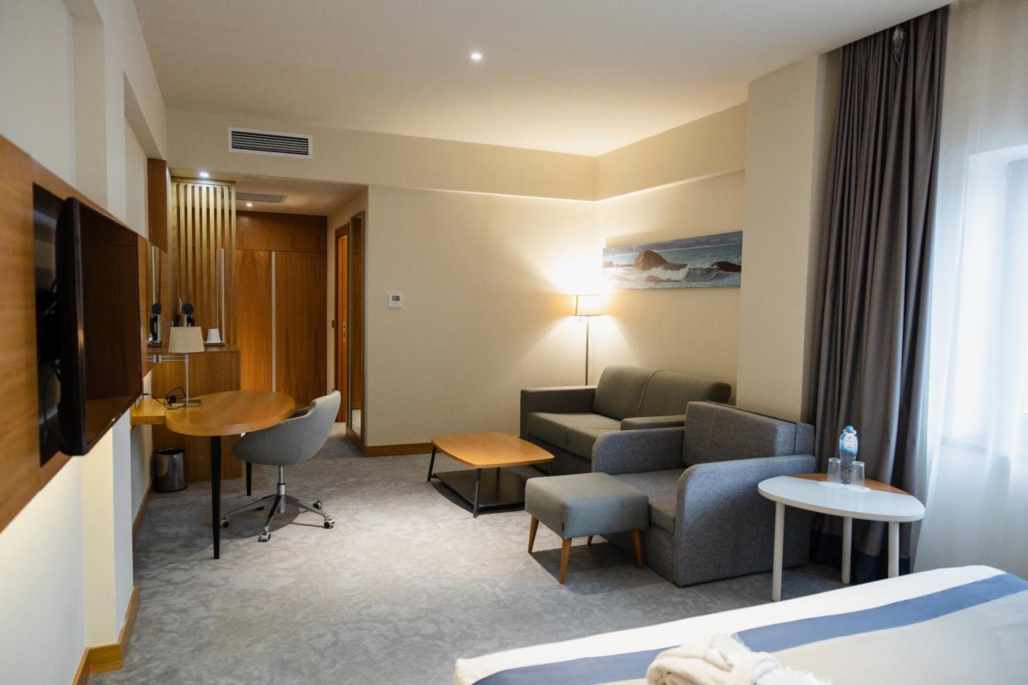 Holiday Inn - Aktau - Seaside By Ihg Екстер'єр фото