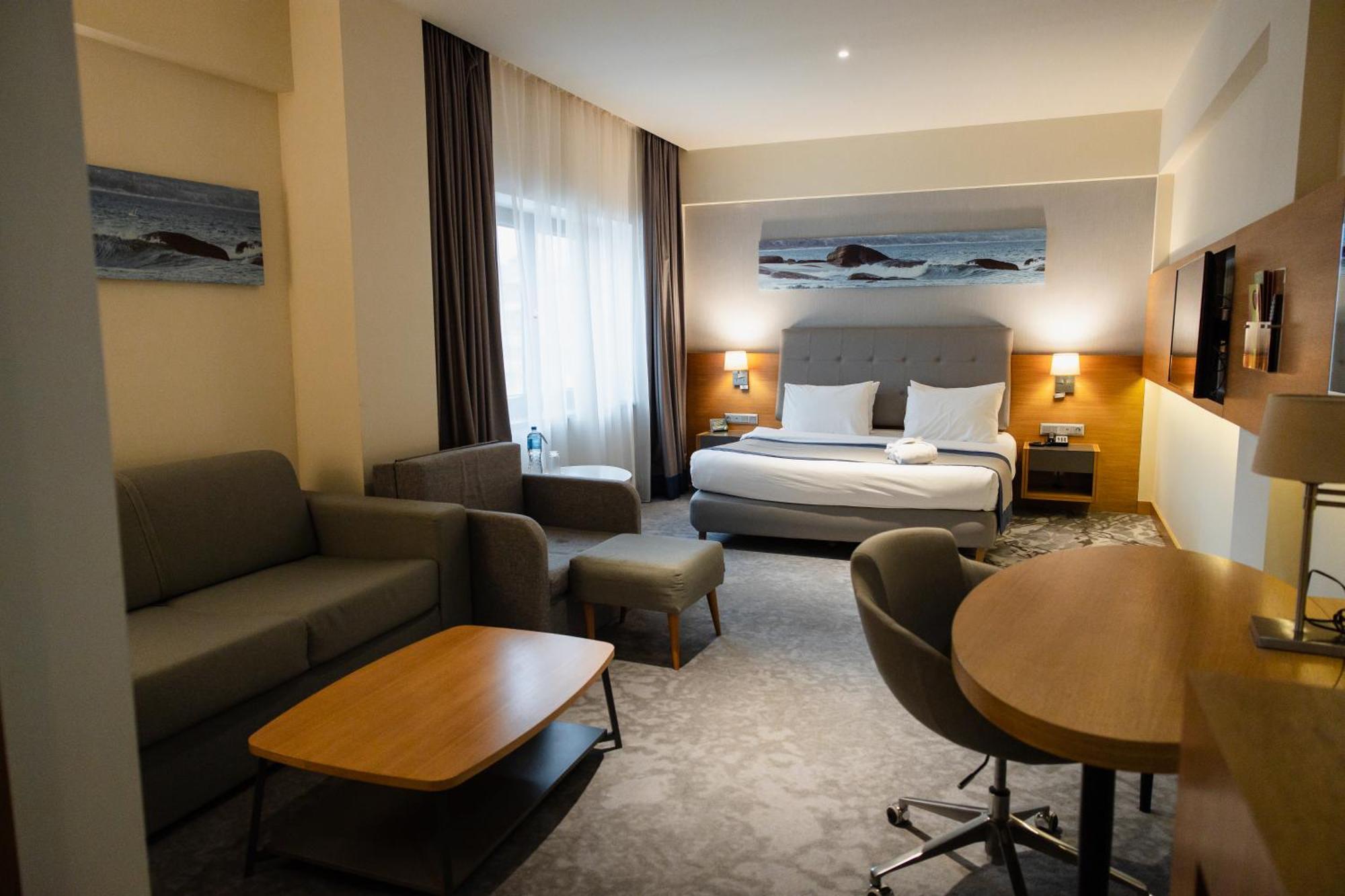 Holiday Inn - Aktau - Seaside By Ihg Екстер'єр фото
